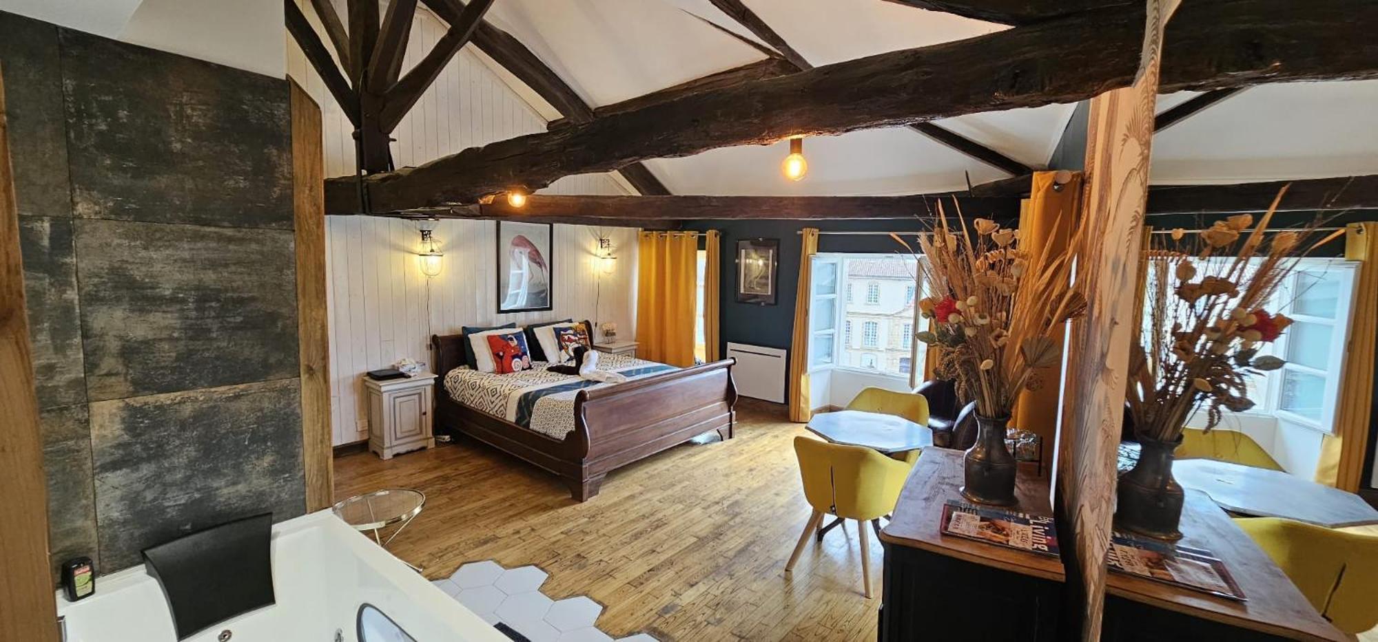 Suite Penthouse Romantique, Confolens, Charente エクステリア 写真