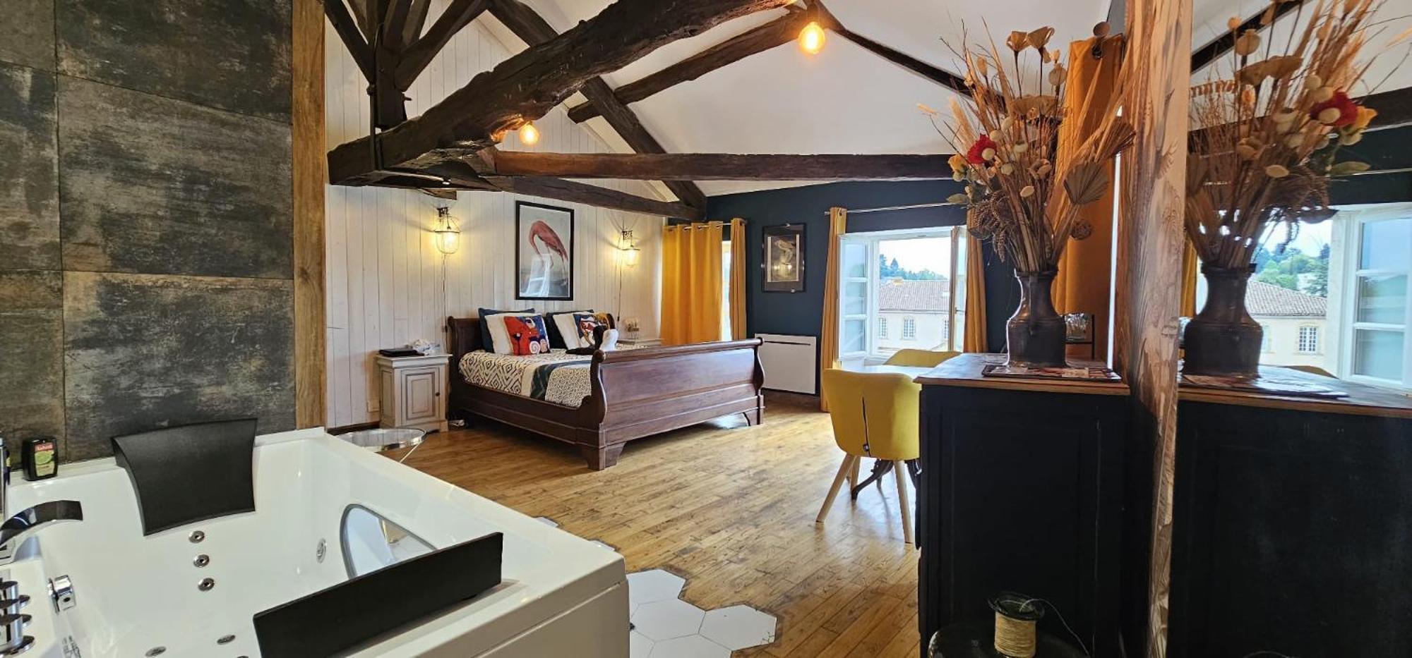 Suite Penthouse Romantique, Confolens, Charente エクステリア 写真